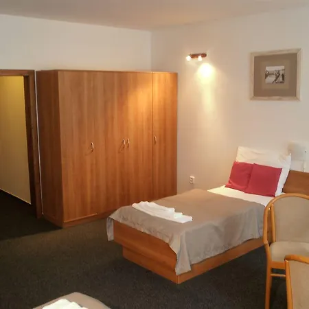 U Ceske Koruny Hotel 3*