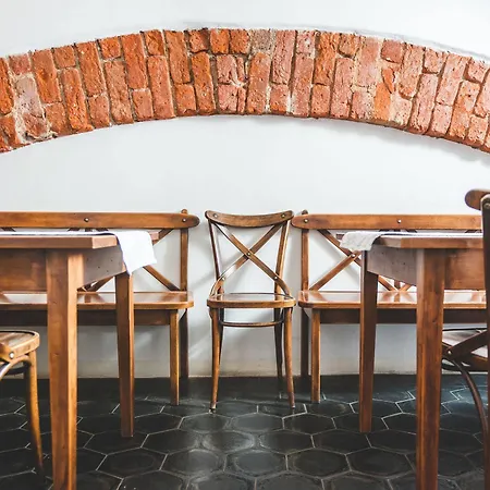 U české Koruny Hradec Králové